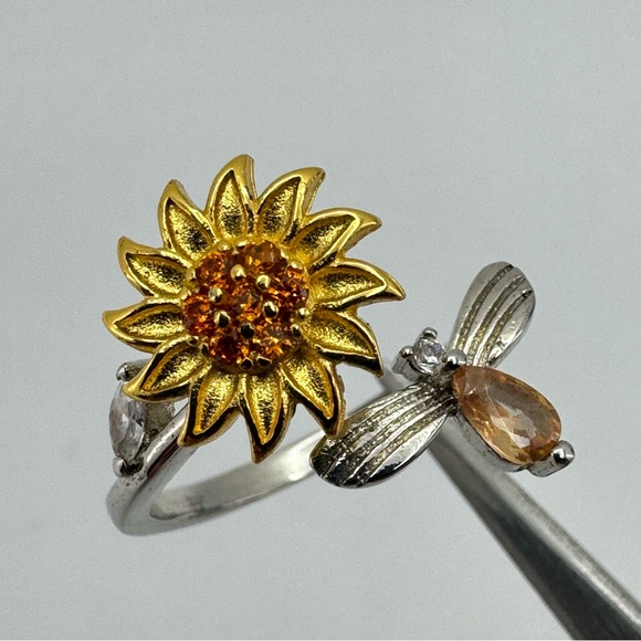 Unsigned Jewelry - Silver Tone Adjustable Spinner Flower Ring Cubic Zirconia Statement
